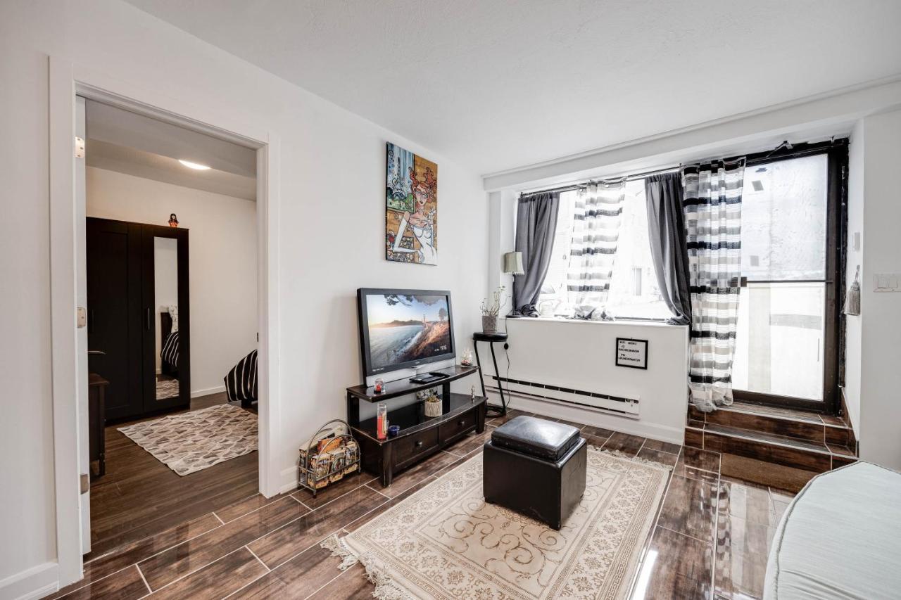 Bright Parkdale Court - Little Portugal W/ Free Parking Apartment Toronto Exterior photo